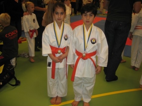 Guldmedaljörerna Loren Zarei och Hajir Zarei.